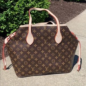 NOT AUTHENTIC handbag(replica)